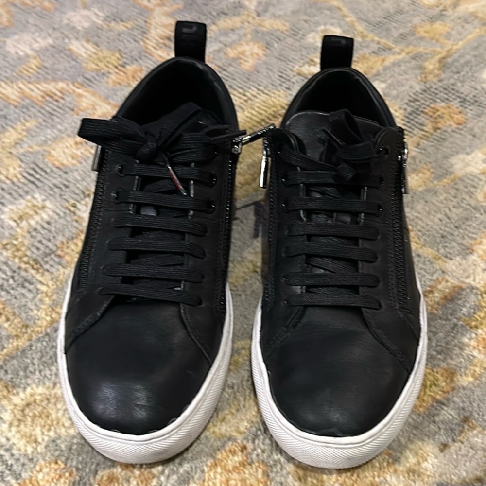 Black Hugo Boss men's size 40 shoes.